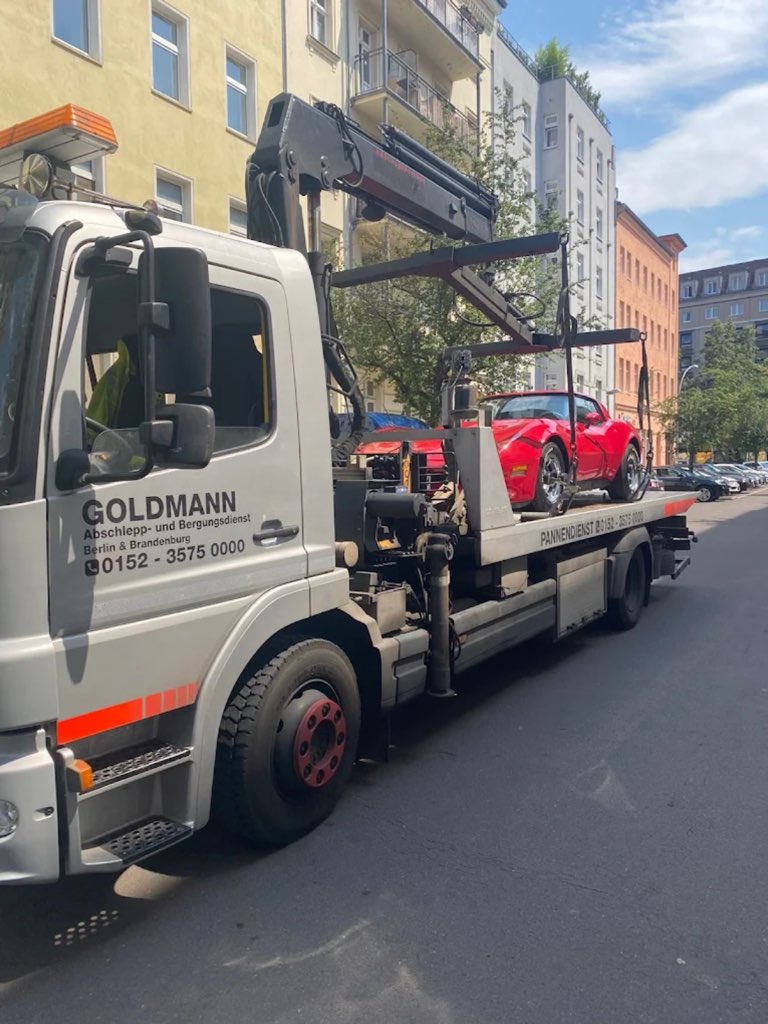 Abschleppdienst Goldmann – Abschleppfahrzeug im Einsatz in Berlin